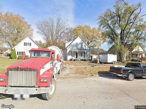 E Tremont Street E, Hillsboro, IL 62049