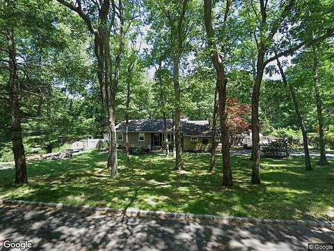Deer Leap, RIDGE, NY 11961