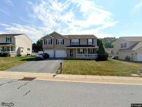 Julia, LEBANON, PA 17042