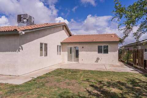 Avenida Castro, DELANO, CA 93215