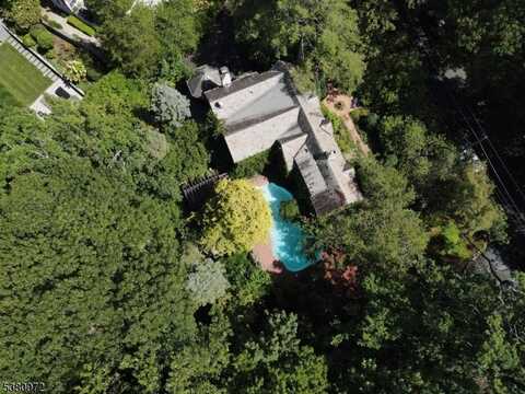 33 Hawthorne Rd, Essex Fells, NJ 07021
