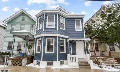 321 William St, Harrison Town, NJ 07029