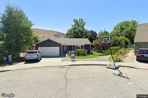 Julia, EAST WENATCHEE, WA 98802