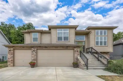 5084 NW Timberline Drive, Riverside, MO 64150