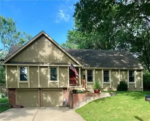 6705 NW Mirror Lake Terrace, Parkville, MO 64152