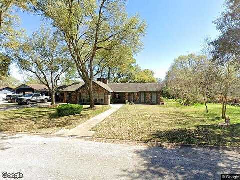River Oaks, EAST BERNARD, TX 77435