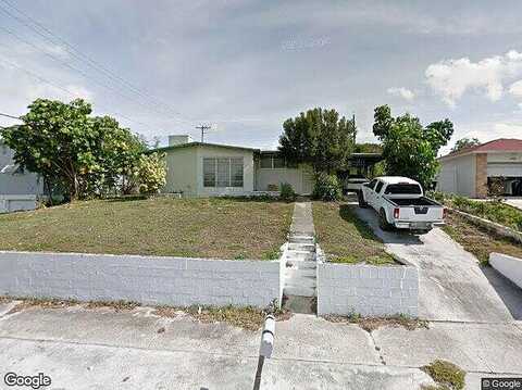 Hillcrest Ave, Lake Worth, FL 33461