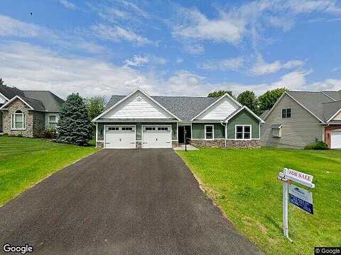 Oak Leaf Ln N, FAYETTEVILLE, PA 17222