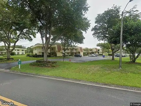 Oaks Ln, Pompano Beach, FL 33069