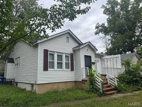 2426 Mary Avenue, Saint Louis, MO 63136