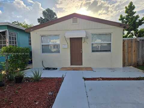211 S F St, Lake Worth, FL 33460