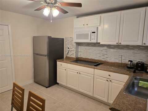 5712 Hollywood Blvd, Hollywood, FL 33021