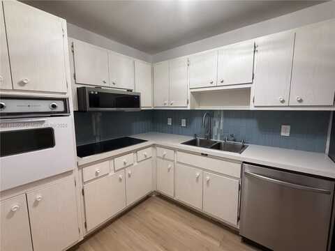 400 Kings Point Dr, Sunny Isles Beach, FL 33160