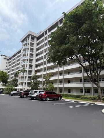 605 Oaks Dr, Pompano Beach, FL 33069