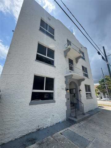676 SW 2nd St, Miami, FL 33130