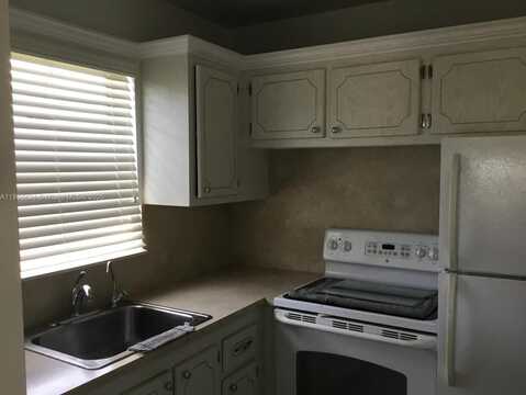278 Camden L, West Palm Beach, FL 33417