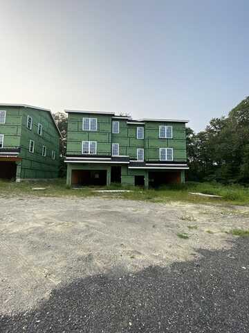47r Yarnie, Worcester, MA 01602