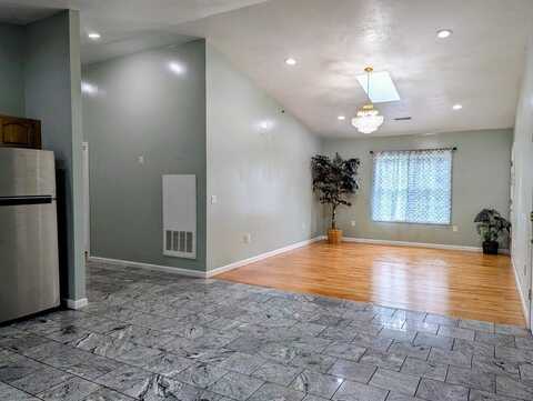 1 Hatfield St, Worcester, MA 01604