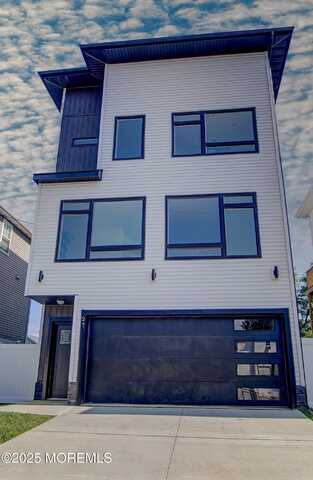 27 Woodland Avenue, Keansburg, NJ 07734