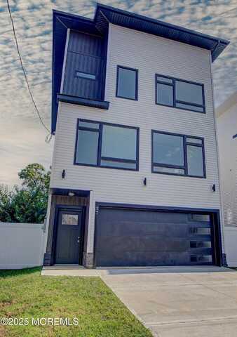 27 Woodland Avenue, Keansburg, NJ 07734