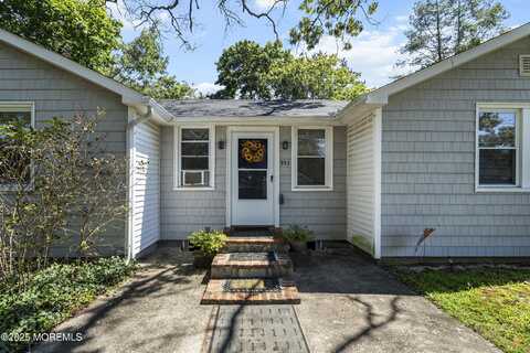 553 Ship Avenue, Beachwood, NJ 08722