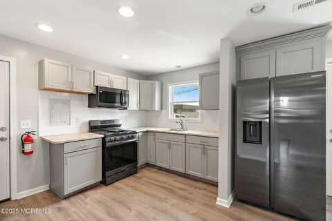 40 Bay Shore Drive, Toms River, NJ 08753