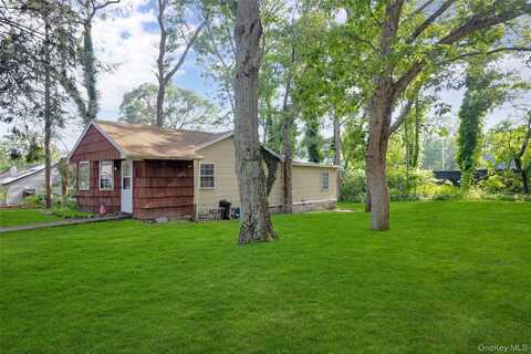 262 Avenue C, Ronkonkoma, NY 11779