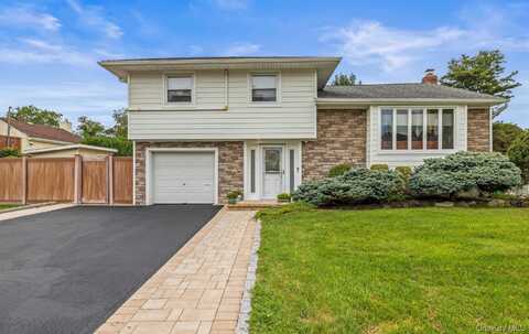 11 Dartmouth Drive, Plainview, NY 11803