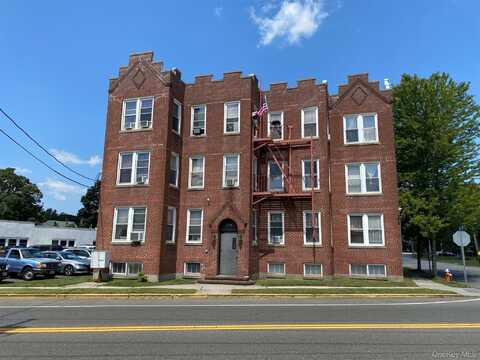 726 Howell Avenue, Riverhead, NY 11901