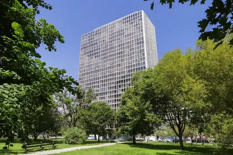 330 W Diversey Parkway, Chicago, IL 60657