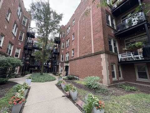 1649 W Pratt Boulevard, Chicago, IL 60626