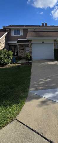 1268 Edinburgh Court, Wheaton, IL 60189