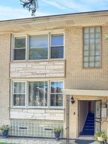 5043 W Cornelia Avenue, Chicago, IL 60641
