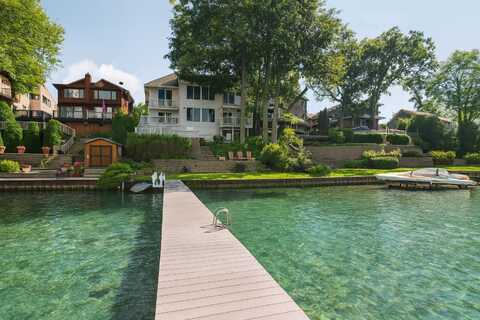 19330 W Lake View Avenue, Mundelein, IL 60060