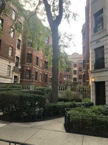 2324 N LINCOLN PARK WEST Avenue, Chicago, IL 60614