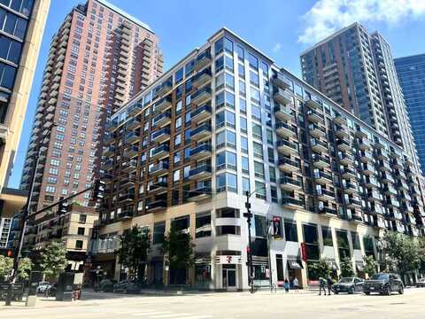 1 E 8th Street, Chicago, IL 60605