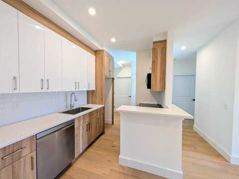 3865 Amboy Rd #2C, Staten Island, NY 10308