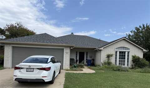 708 Creekview Drive, Burleson, TX 76028