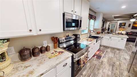 2597 Waterwood Dr., Chandler, TX 75758