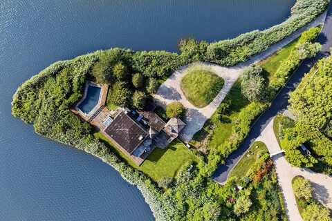 104 COBB ISLE RD, Water Mill, NY 11976