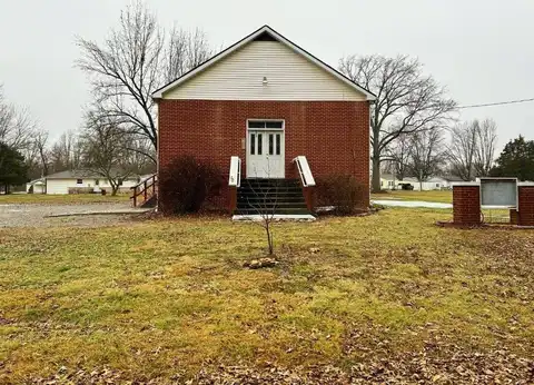 605 Simpson St, Cisne, IL 62823