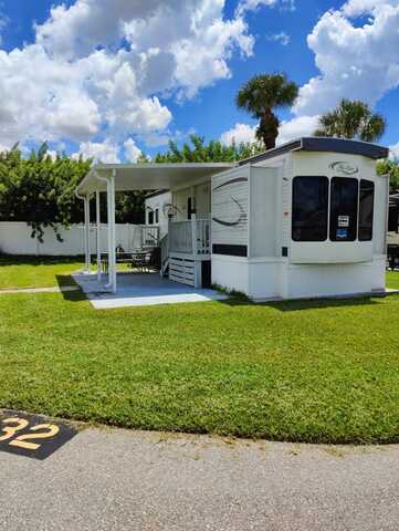 17200 Pioneer St, North Fort Myers, FL 33917