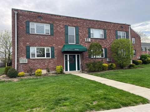 1084 Fenwood Dr, Valley Stream, NY 11580