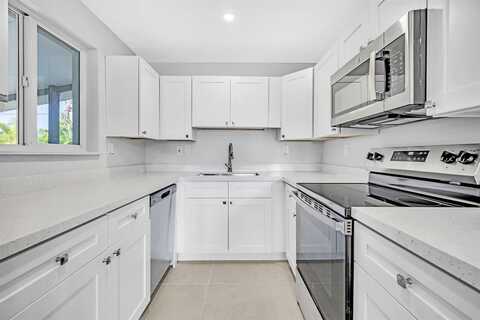 5680 NE 7th Ter, Fort Lauderdale, FL 33334