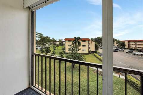 9720 S Hollybrook Lake Dr, Pembroke Pines, FL 33025