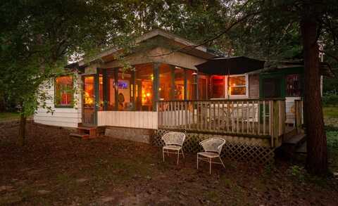 W4962 N OAKHAVEN Circle, REDGRANITE, WI 54970