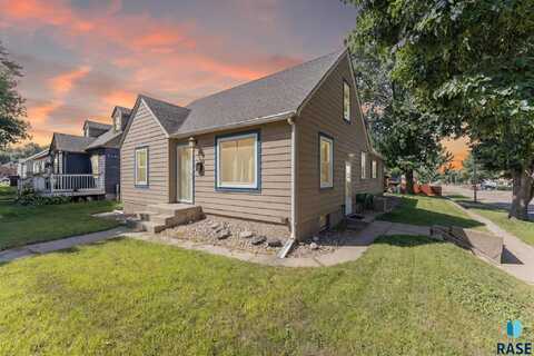 101 S Wayland Ave, Sioux Falls, SD 57103