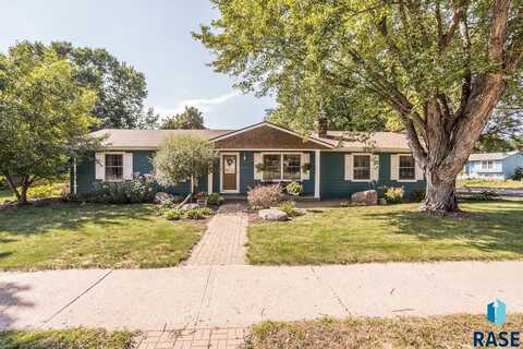 5005 W 49th St, Sioux Falls, SD 57106