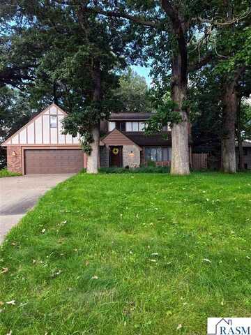 1511 Crestwood Lane, New Ulm, MN 56073