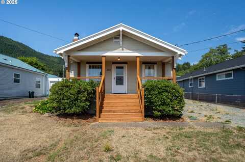 210 CYPRESS AVE, Garibaldi, OR 97118
